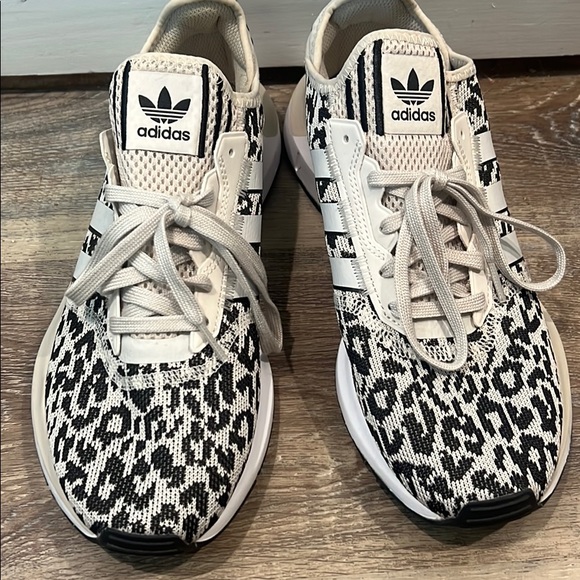 Adidas Shoes size 10 - Picture 2 of 5